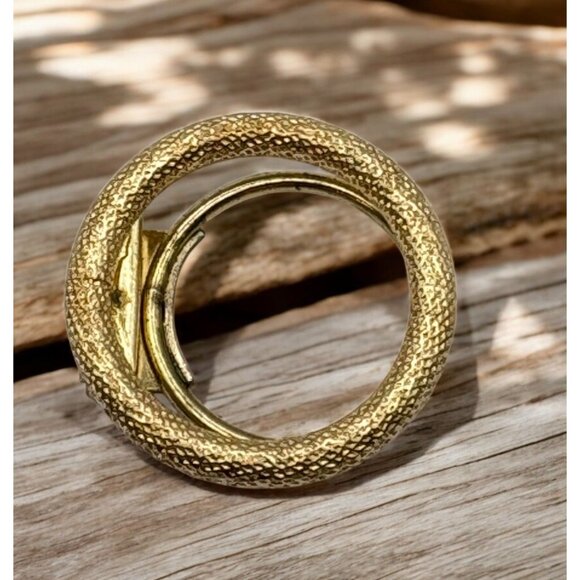 Vintage Gold Tone Scarf Clip Textured Circle Western Germany - Picture 1 of 8